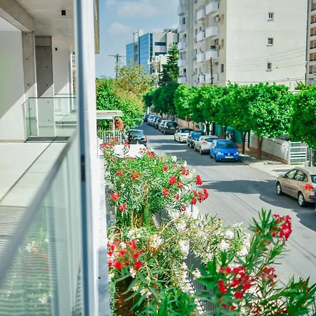 Pearl Family 3-br Penthouse - 150m & Free Parking Limassol