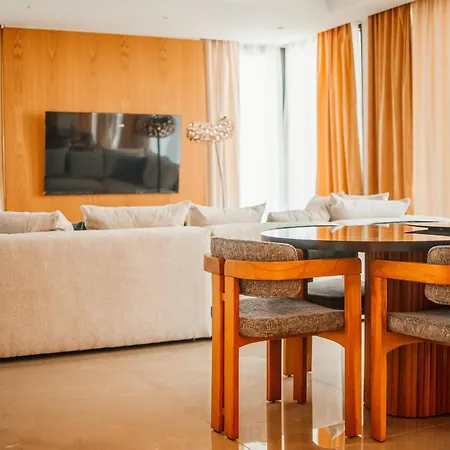 شقة Pearl Family 3-br Penthouse - 150m & Free Parking ليماسول