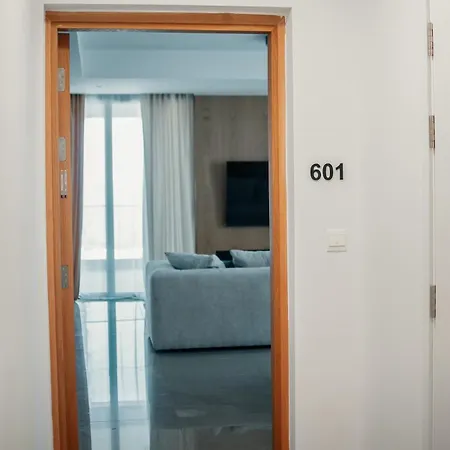 Pearl Family 3-br Penthouse - 150m & Free Parking Apartamento