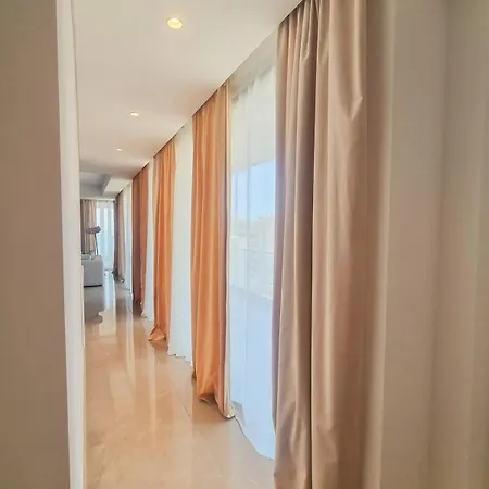 Pearl Family 3-br Penthouse - 150m & Free Parking * Limassol