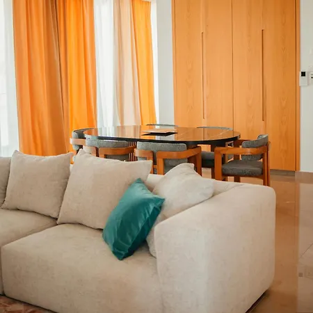 Pearl Family 3-br Penthouse - 150m & Free Parking Limassol