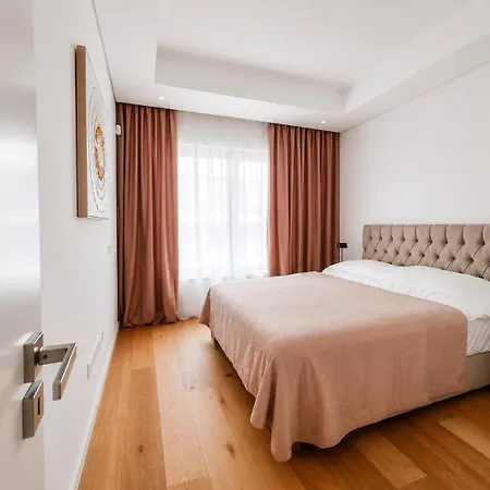 Pearl Family 3-br Penthouse - 150m & Free Parking * ليماسول