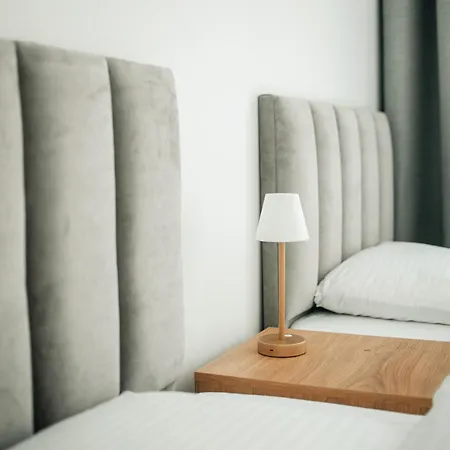 Pearl Family 3-br Penthouse - 150m & Free Parking