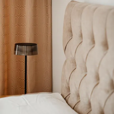 Pearl Family 3-br Penthouse - 150m & Free Parking